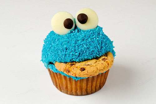 Cookie-monster-cupcake-1547-1233600439-16