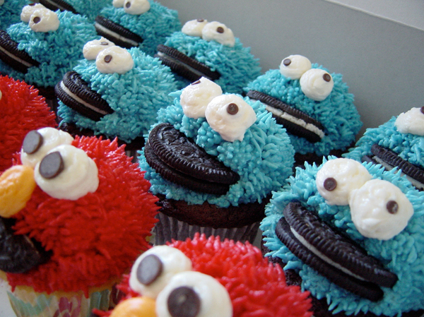 Cupcake-design-cookie-monster-elmo-cupcake